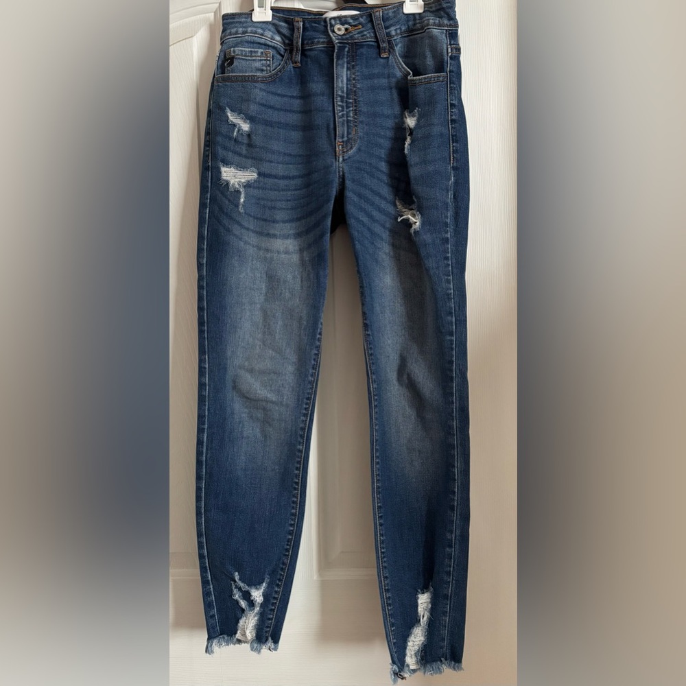 KanCan jean size 28